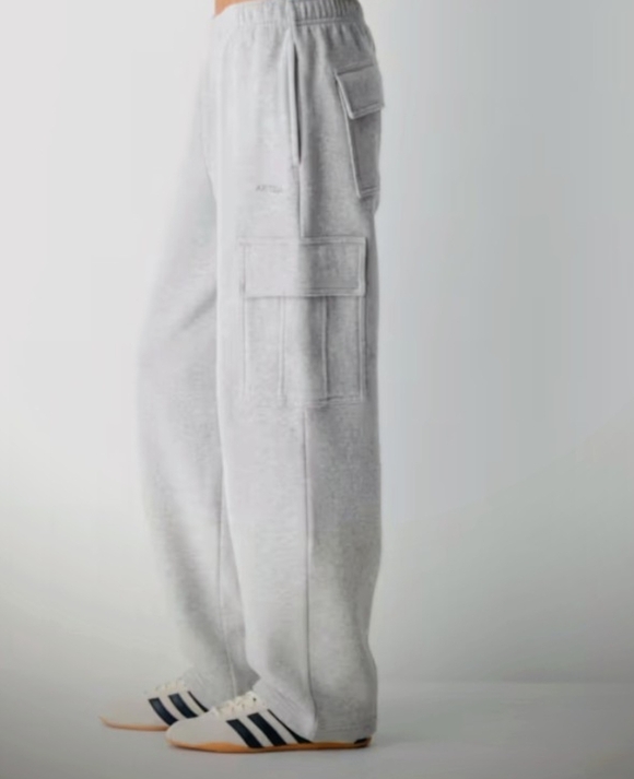 Aritzia NWOT | Aritzia Cozy Sweatfleece Mega Cargo Sweatpant | Size 2XS - Picture 8 of 10